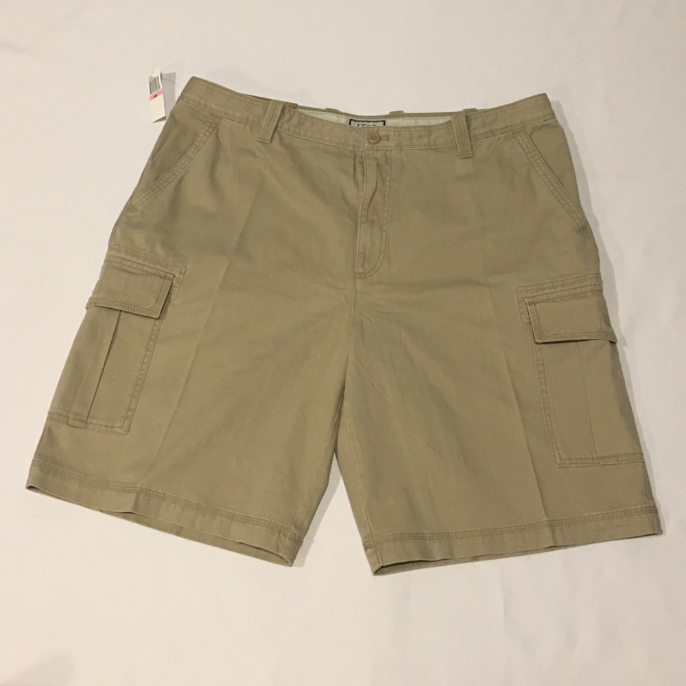 NWT, 40, Izod Khaki cargo shorts